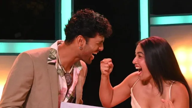 mtv-splitsvilla-15-winner-akriti-negi-and-jashwanth-bopanna-lift-the-trophy